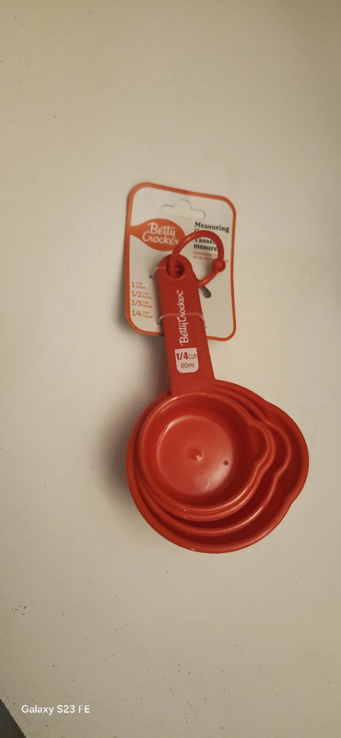 Betty Crocker Red Measuring Cups (Set of 4)