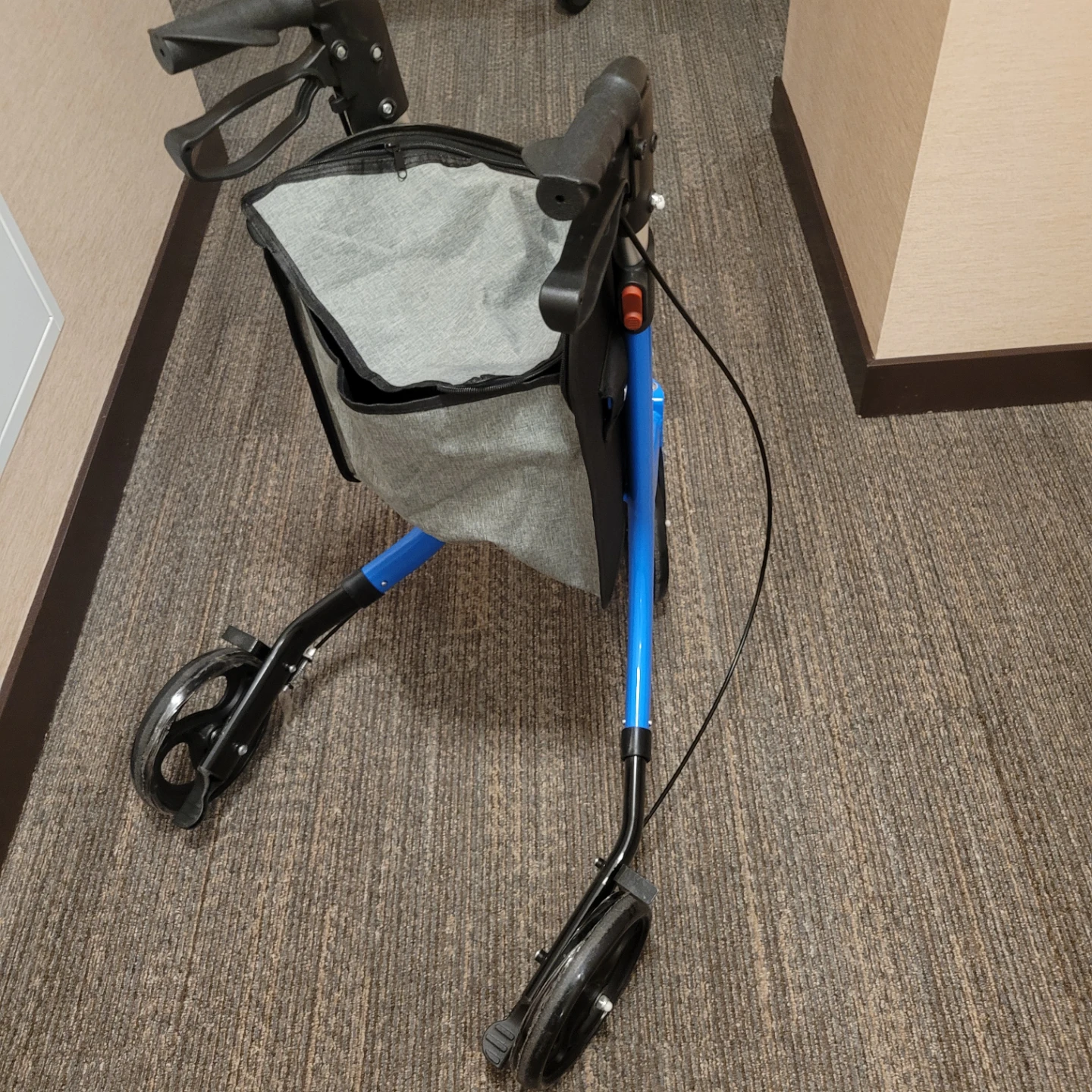 VEVOR 3 Wheel Mobility Walker