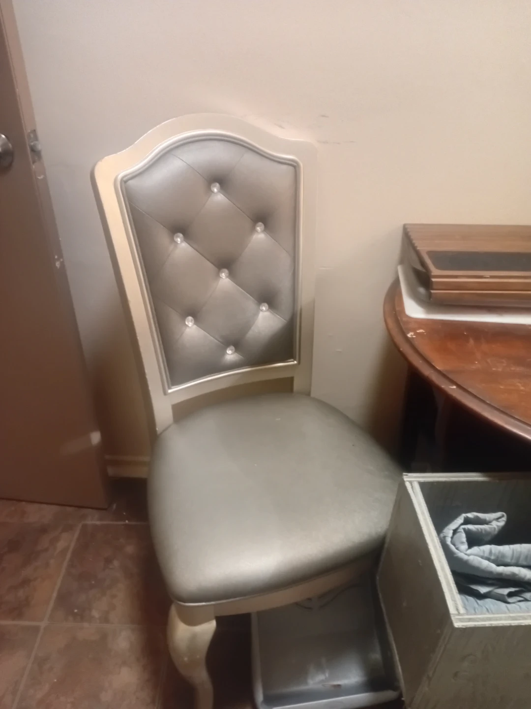 Tufted Accent Chair