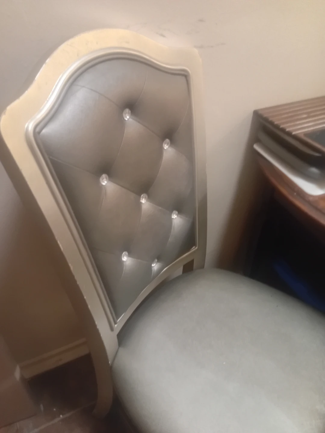 Tufted Accent Chair - photo 2