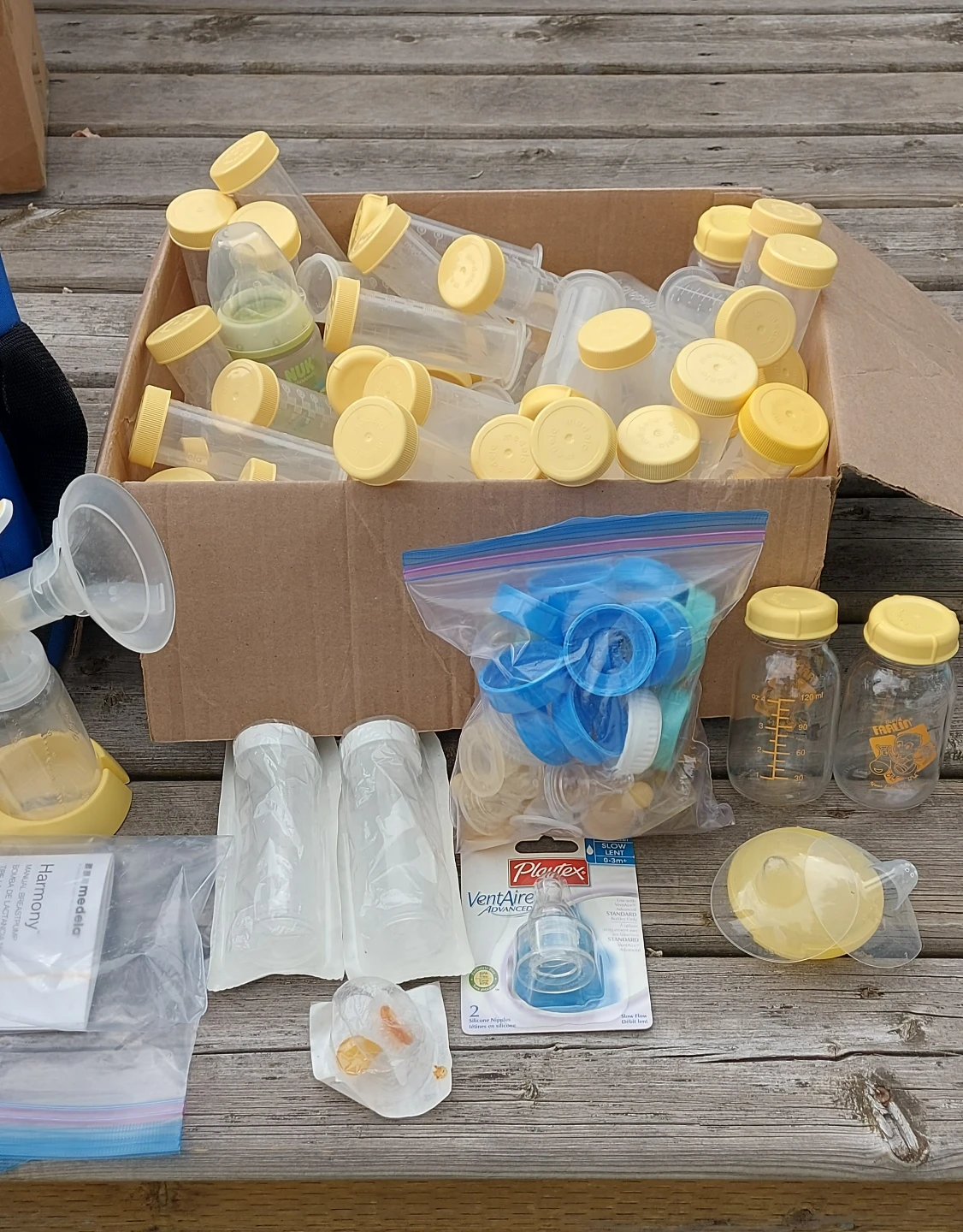 Medela Harmony Breast Pump with Accessories and Storage Bag - photo 5