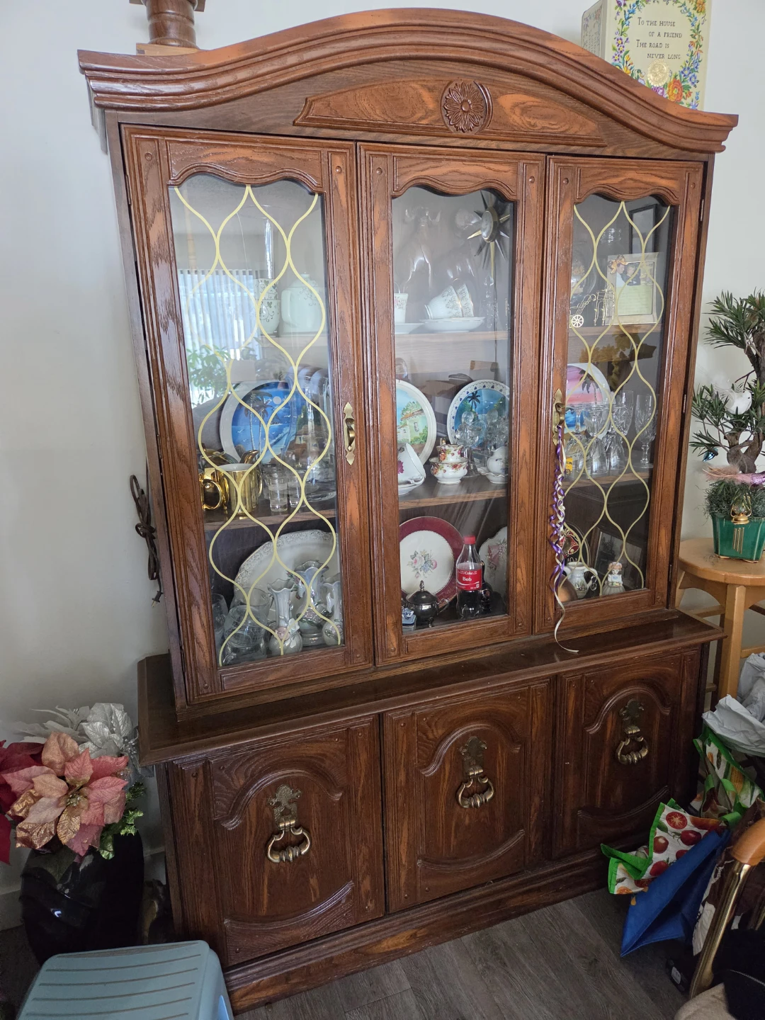 China Cabinet with Glass Doors