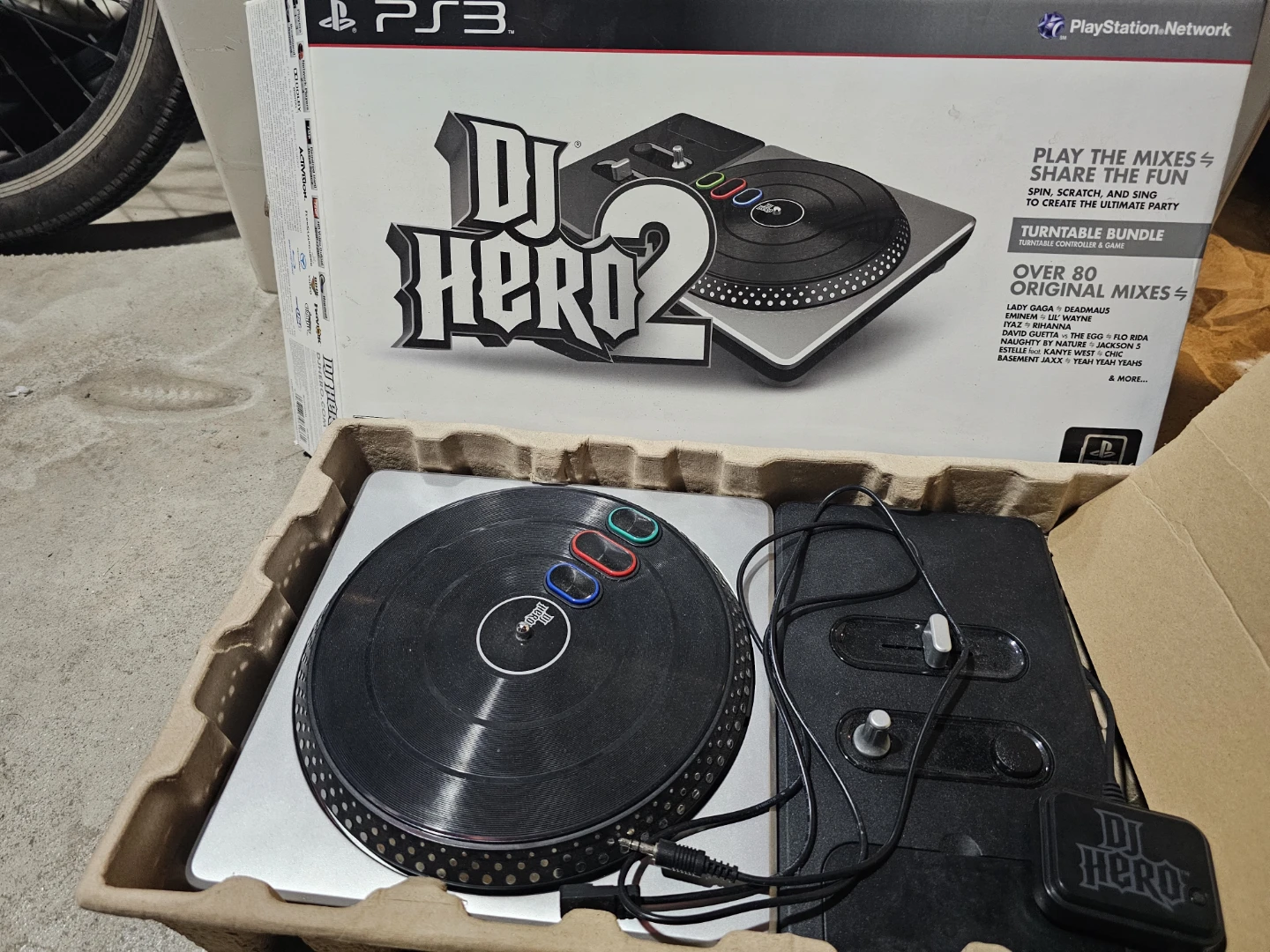DJ Hero 2 Turntable Controller & Game Bundle for PS3 - photo 3