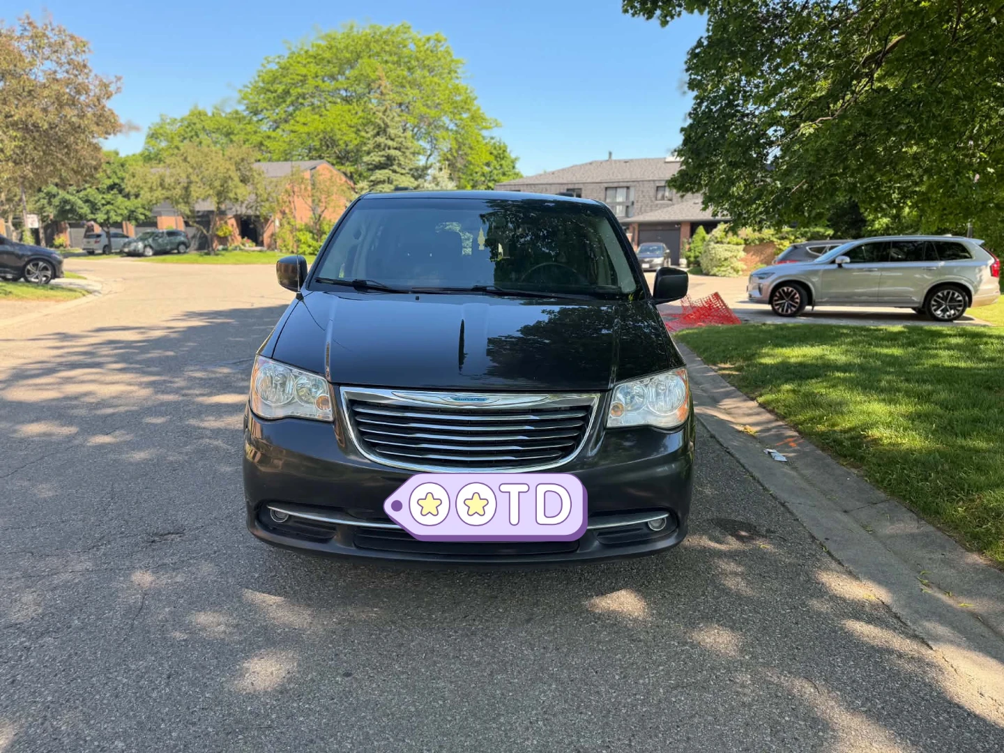 Chrysler Town & Country Van - photo 2