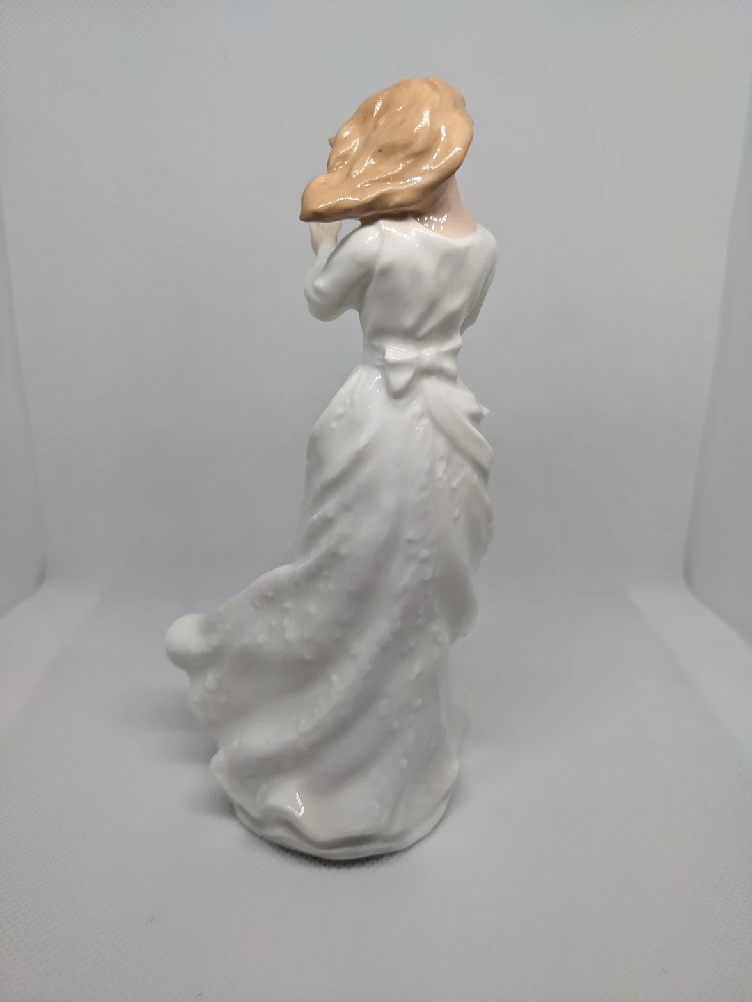 Royal Doulton "Thank You" Vintage Figure - photo 3