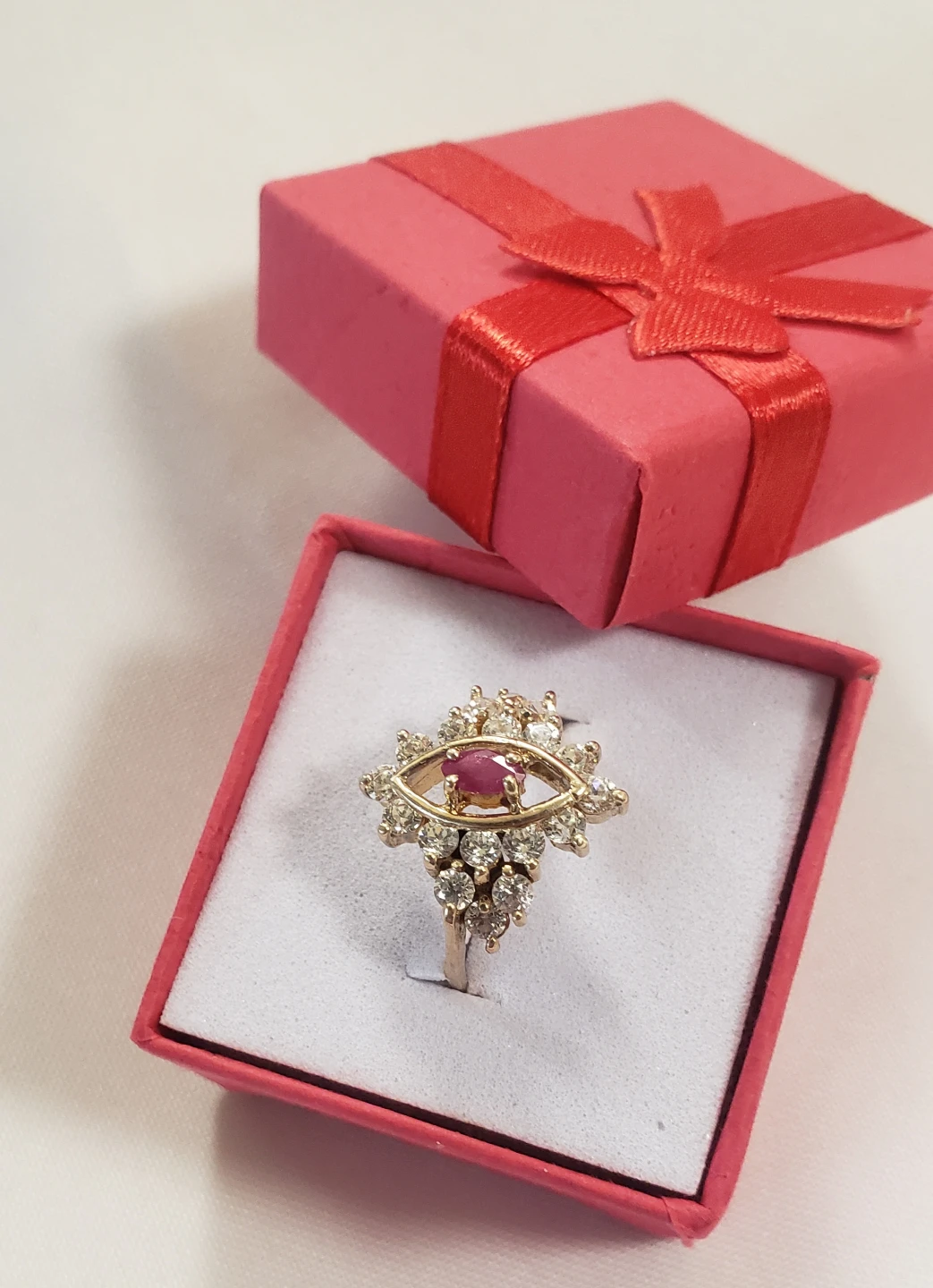 Like new 10K Real Gold W Ring With Ruby Center Stone - photo 3