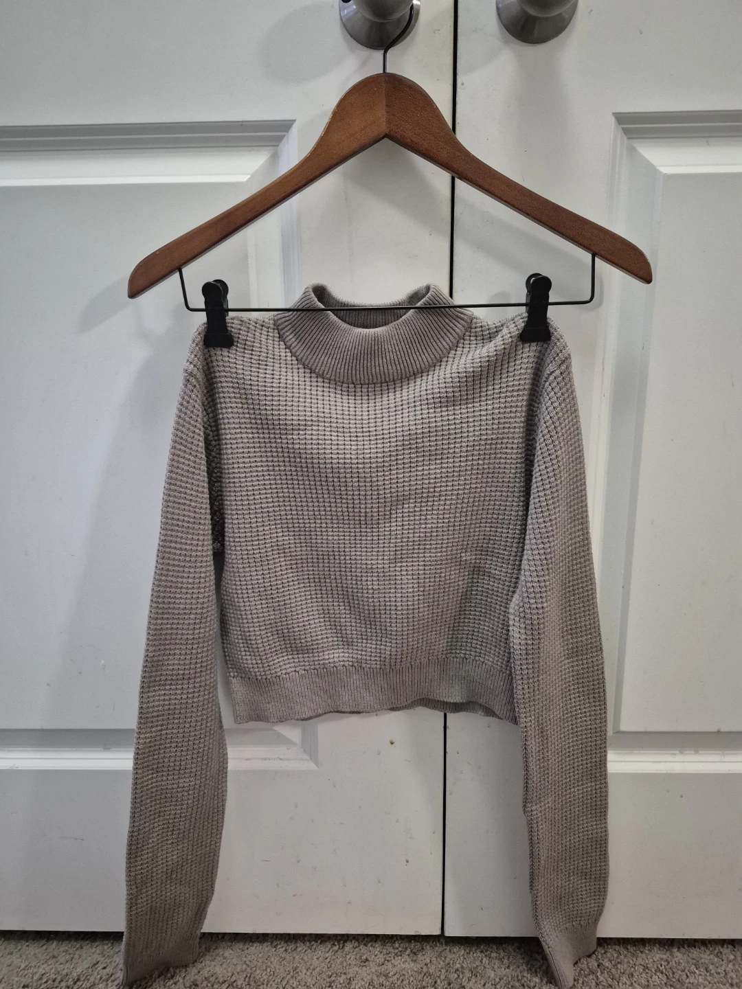 Garage Knit Sweater and 2 Basic Top Size Medium - photo 4
