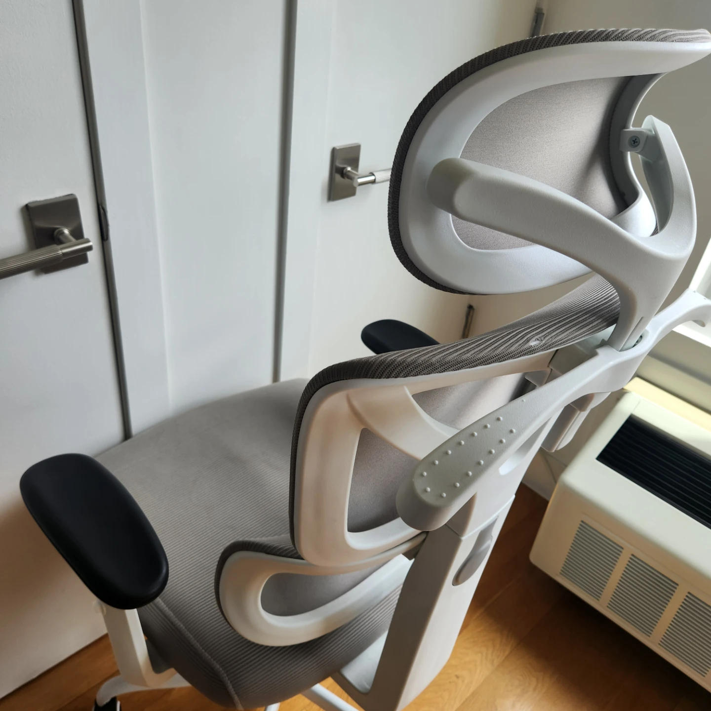Ergonomic Mesh Office Chair with Headrest - photo 5