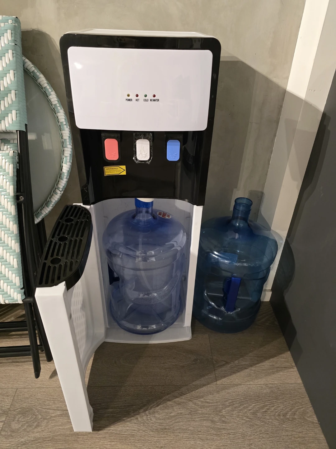 Bottom Loading Water Cooler with 2 extra bottles - photo 2