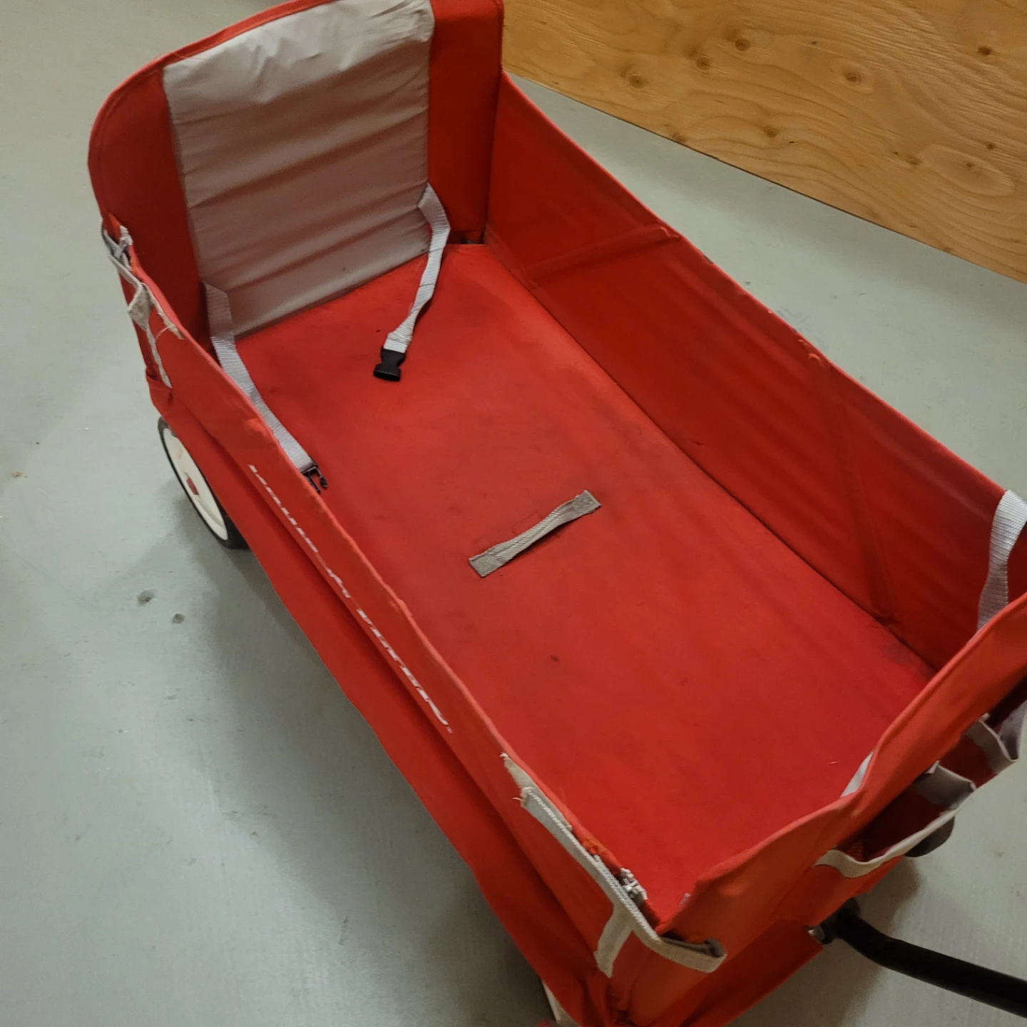 FAMOUS Radio Flyer  Wagon - photo 2
