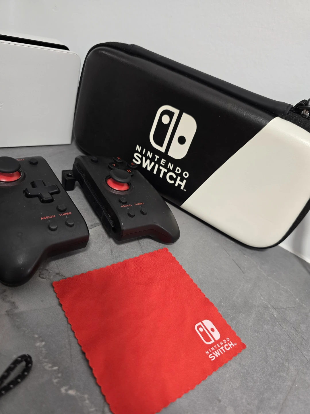 Nintendo Switch (OLED White) - photo 4