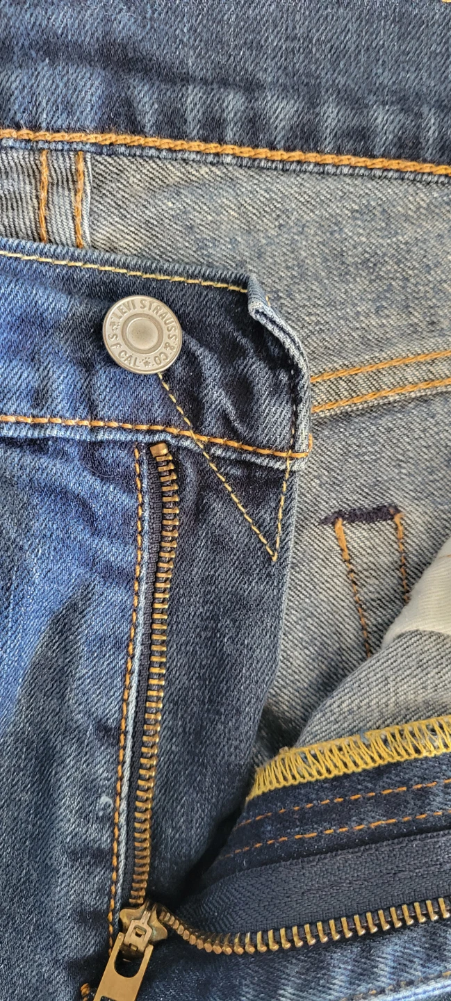 EUC Levi's 514 Straight Fit Jeans - photo 3