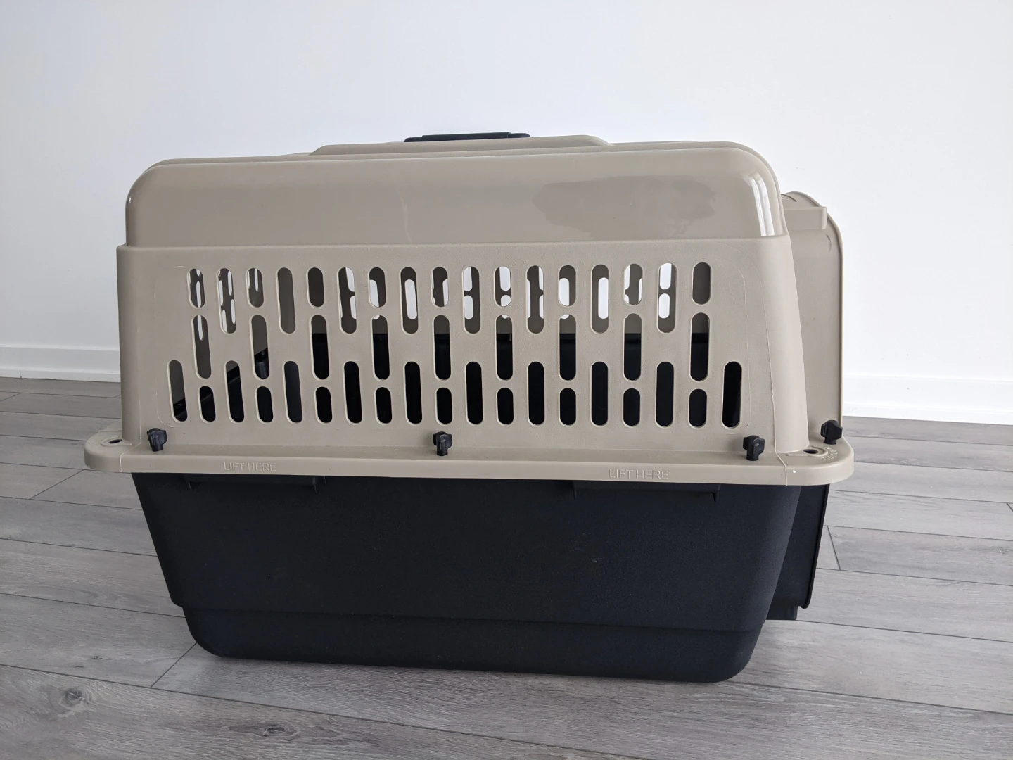 Plastic Portable Dog Carrier with Accessories - photo 5