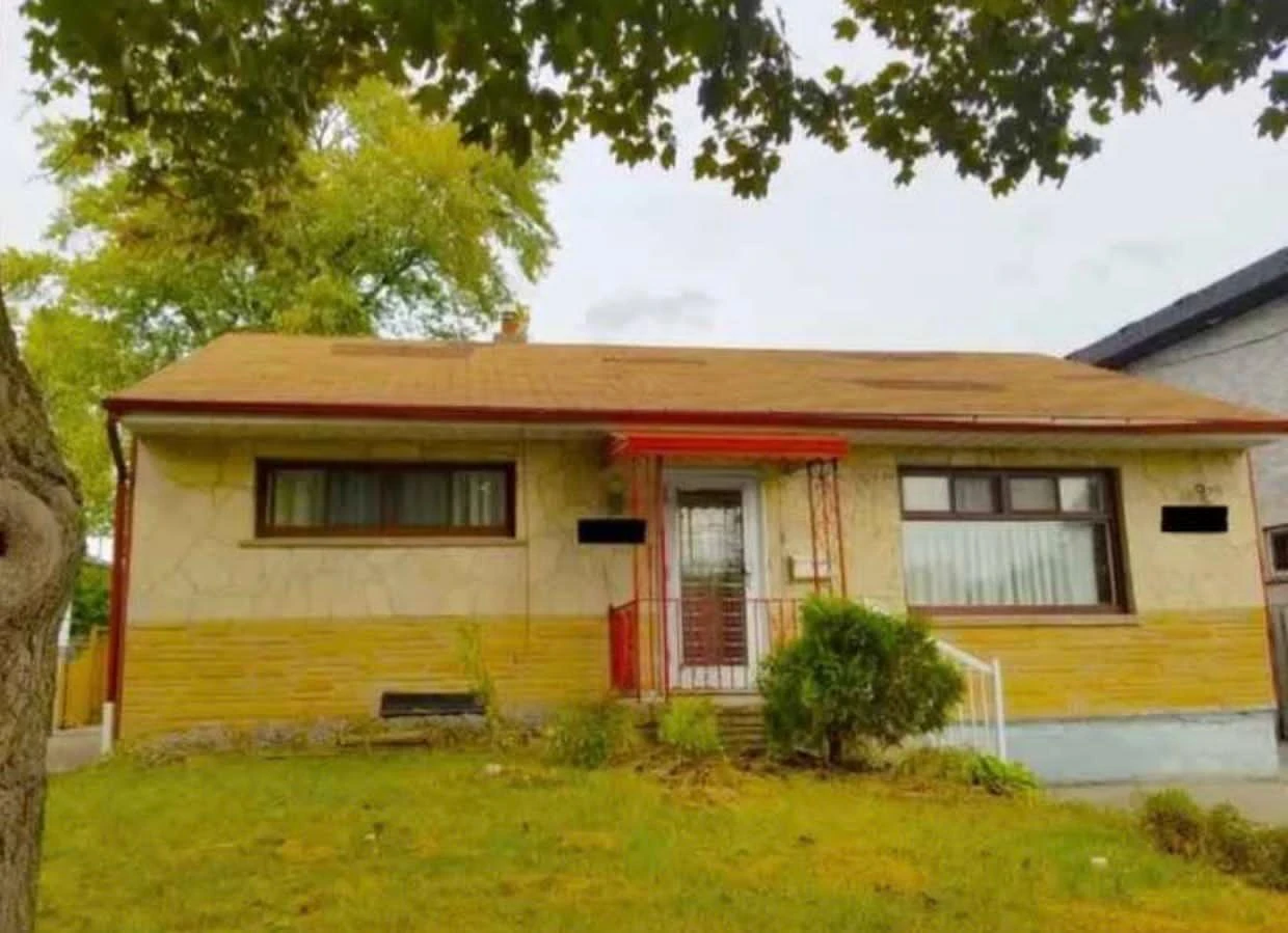 Small room for rent in basement $700