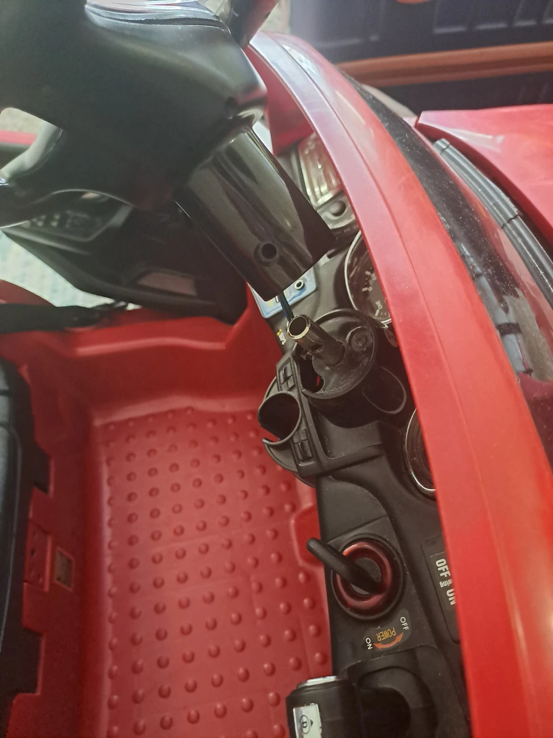 Red Maserati Ride-On Toy Car - photo 2