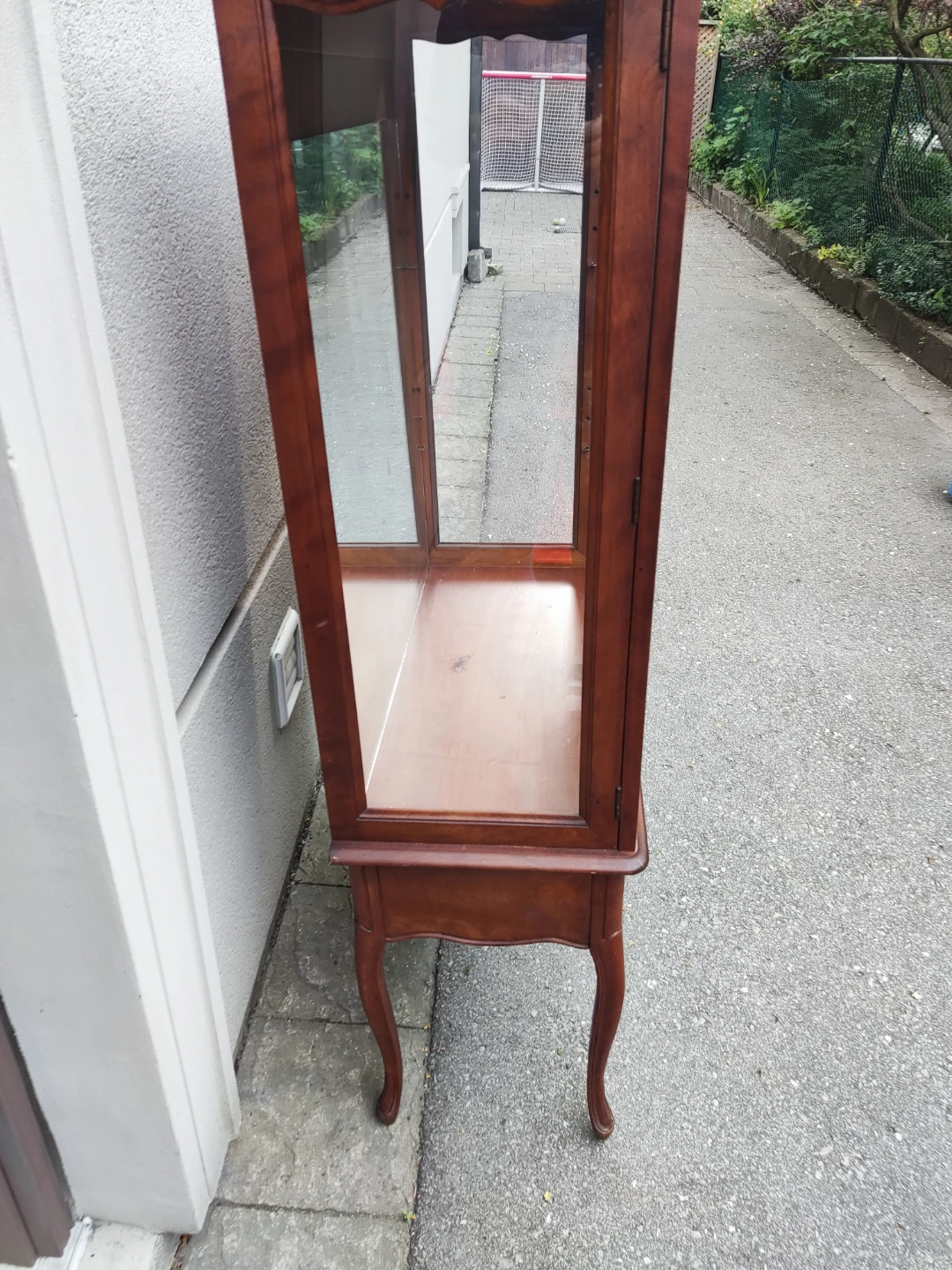 Curio cabinet - photo 2