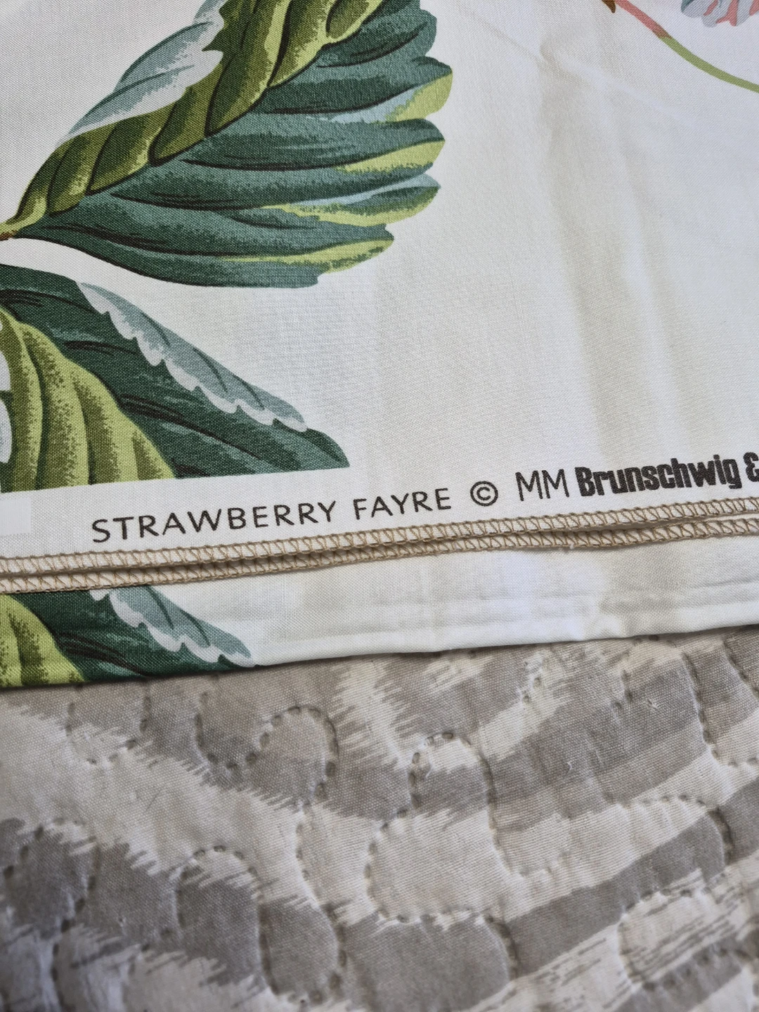 Beautiful 47 1/2" x 52" Strawberry Tablecloth - photo 2