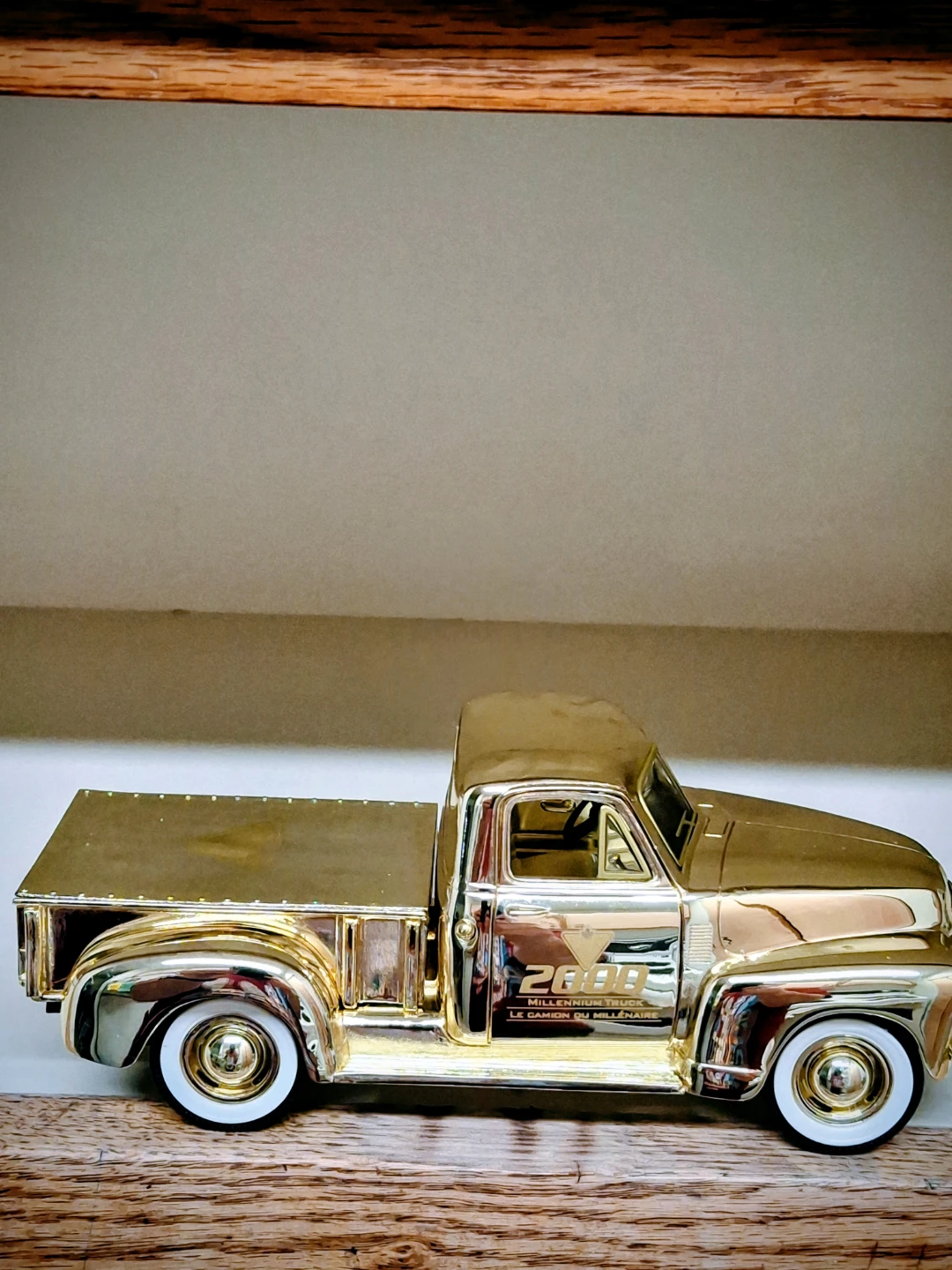 CTC Millenium 1949 Chev Pickup Gold! Collectible ! - photo 3