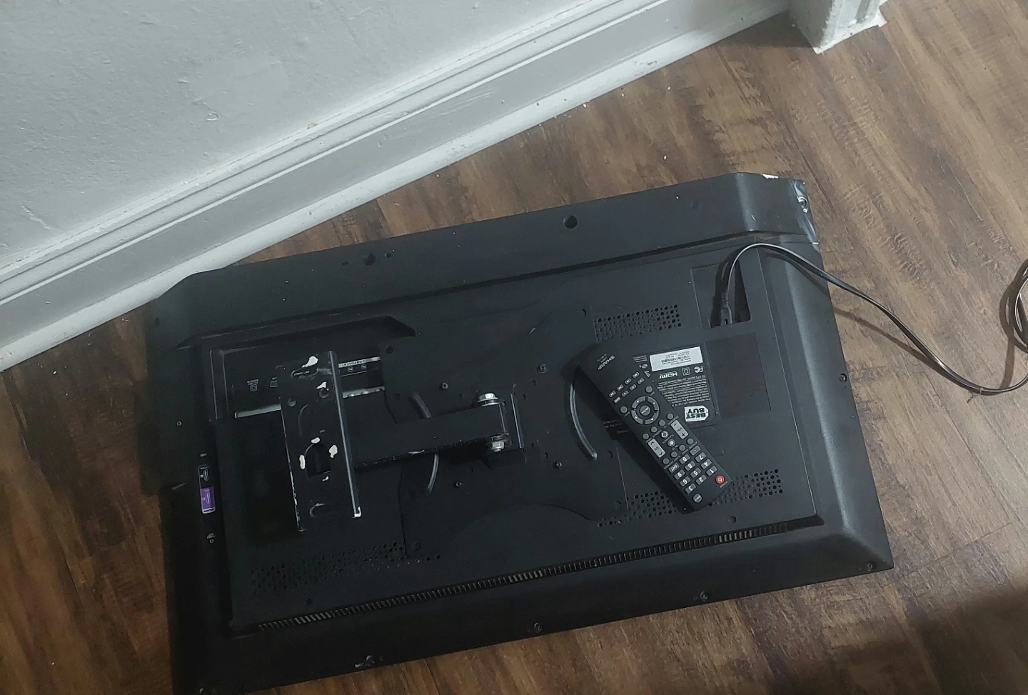 SHARP  32" LED TV with Remote & Wall Mount - photo 2