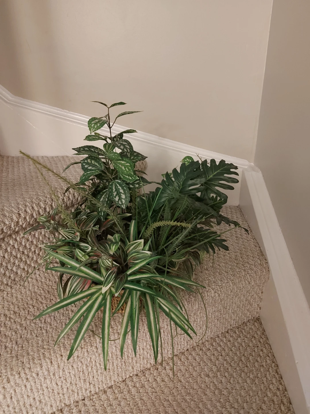 Artificial plant arrangement