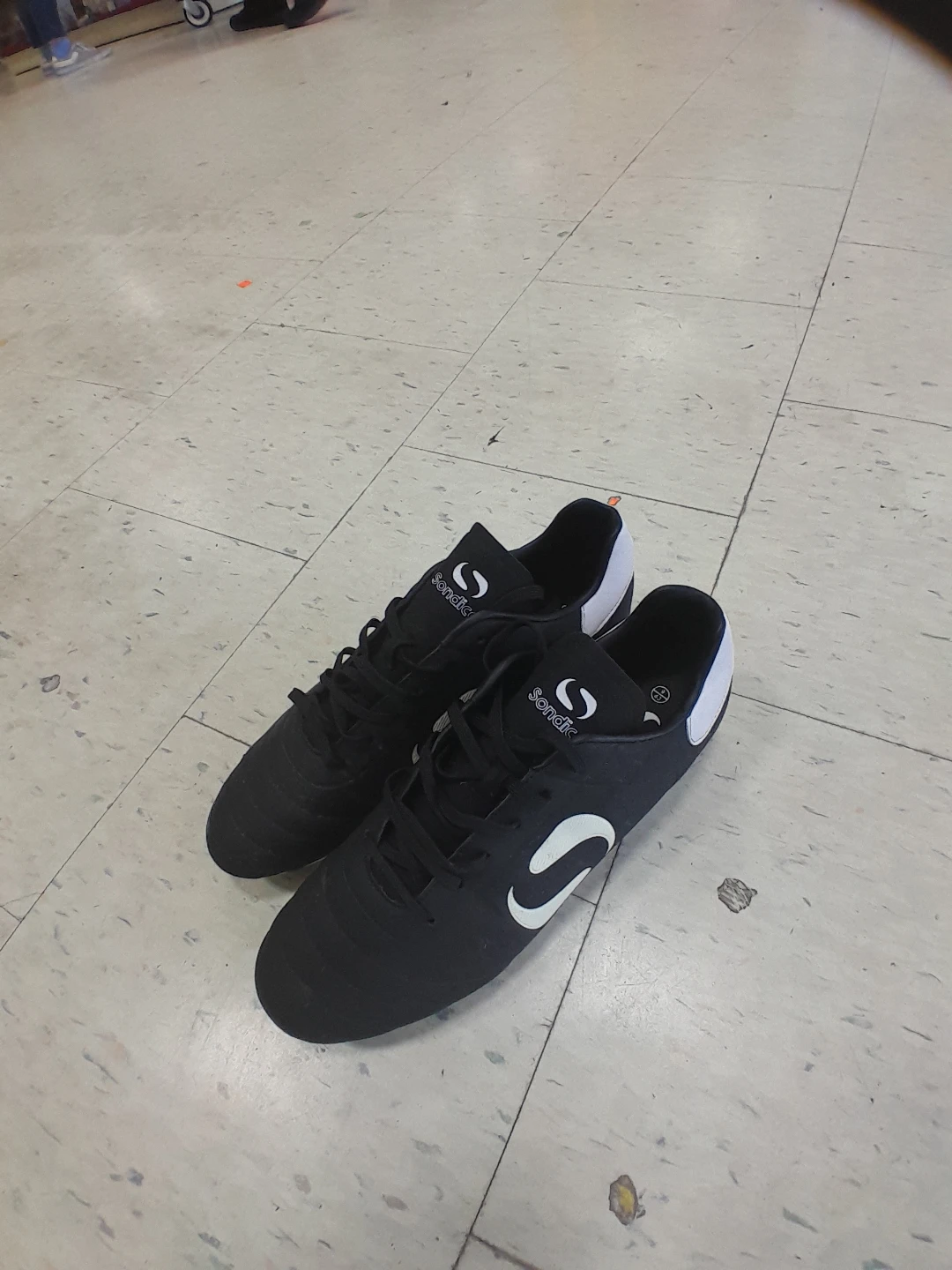 Sondico Soccer Cleats Men's Size 10 - photo 3
