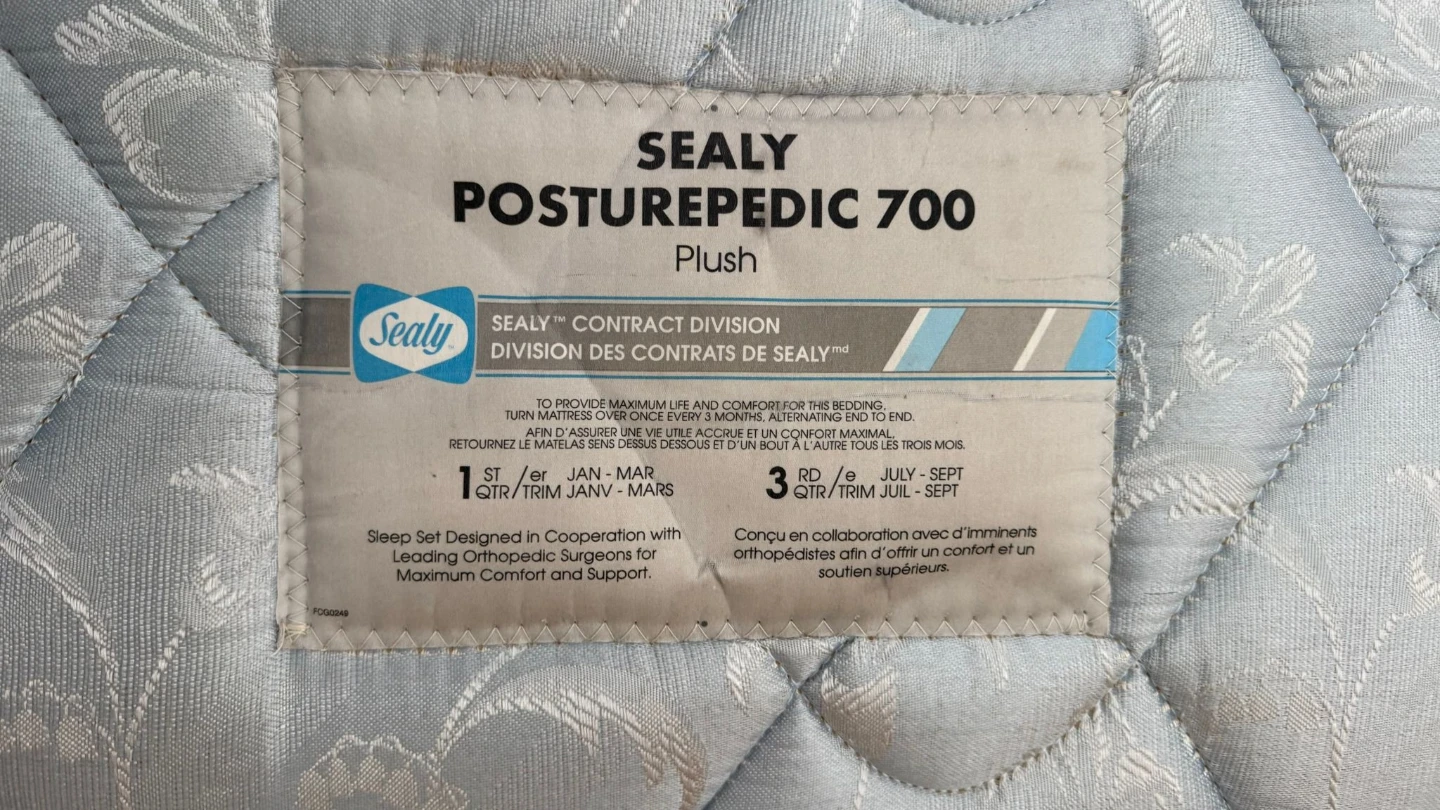 Sealy Posturepedic 700 Plush Mattress & bed frame - photo 2