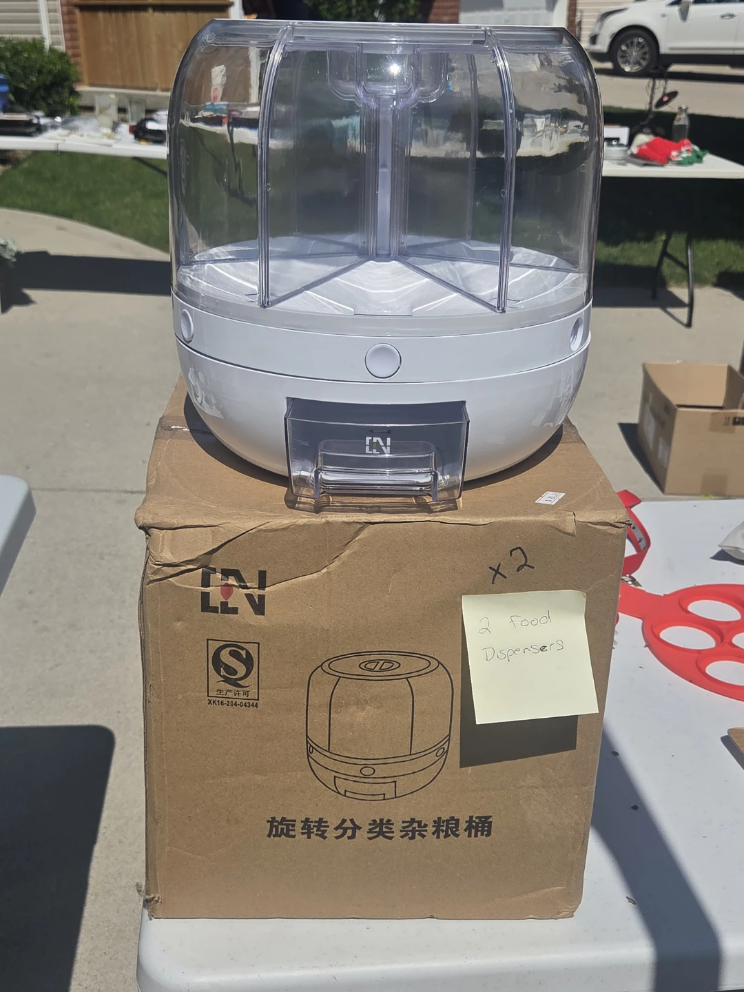 Rotating Food Dispenser