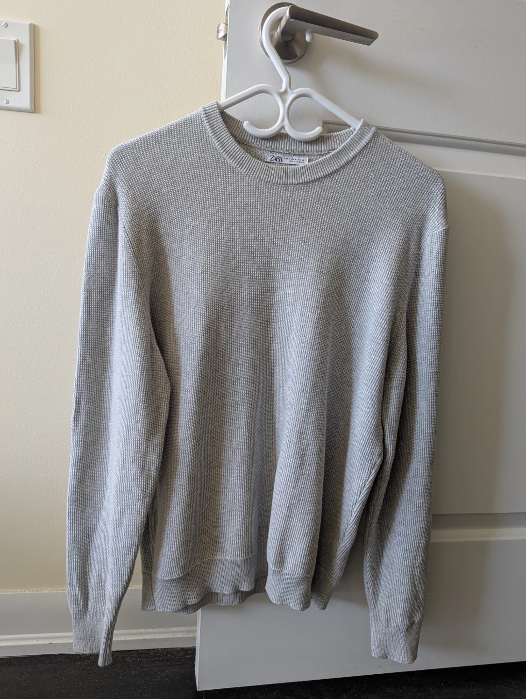 ZARA Grey Waffle Knit Crewneck Sweater - Medium