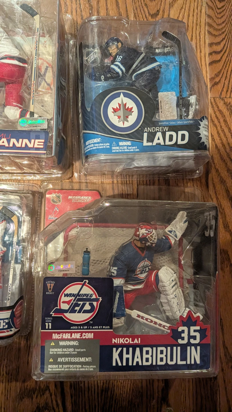 McFarlane Toys NHL Winnipeg Jets Hockey Figures Collection - photo 2