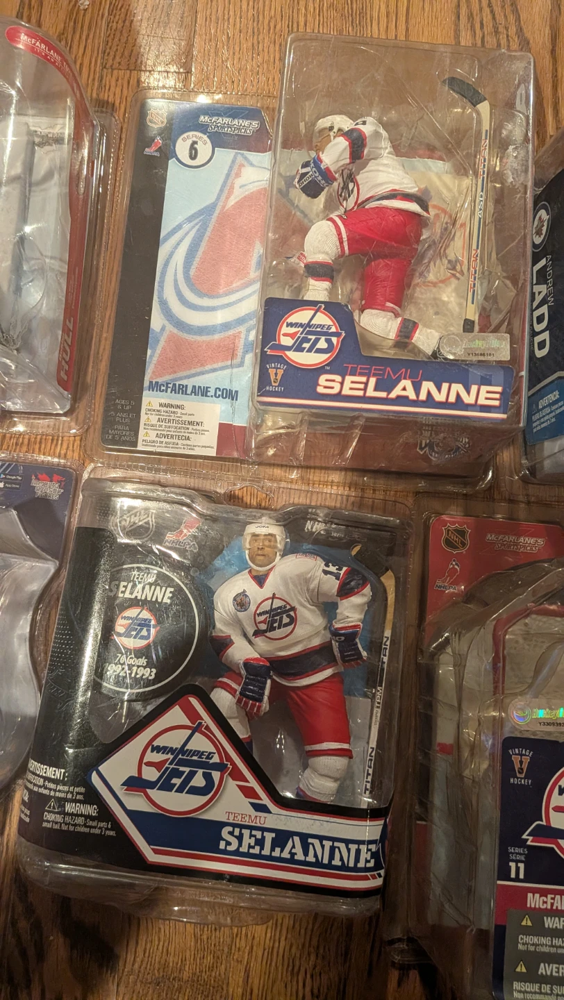 McFarlane Toys NHL Winnipeg Jets Hockey Figures Collection - photo 3