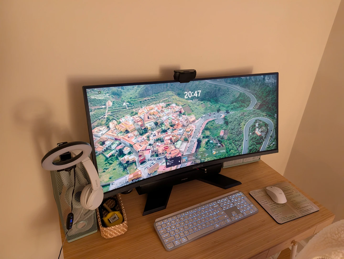 GIGABYTE 34 inch curved gaming monitor 3440x1440 VA 1ms