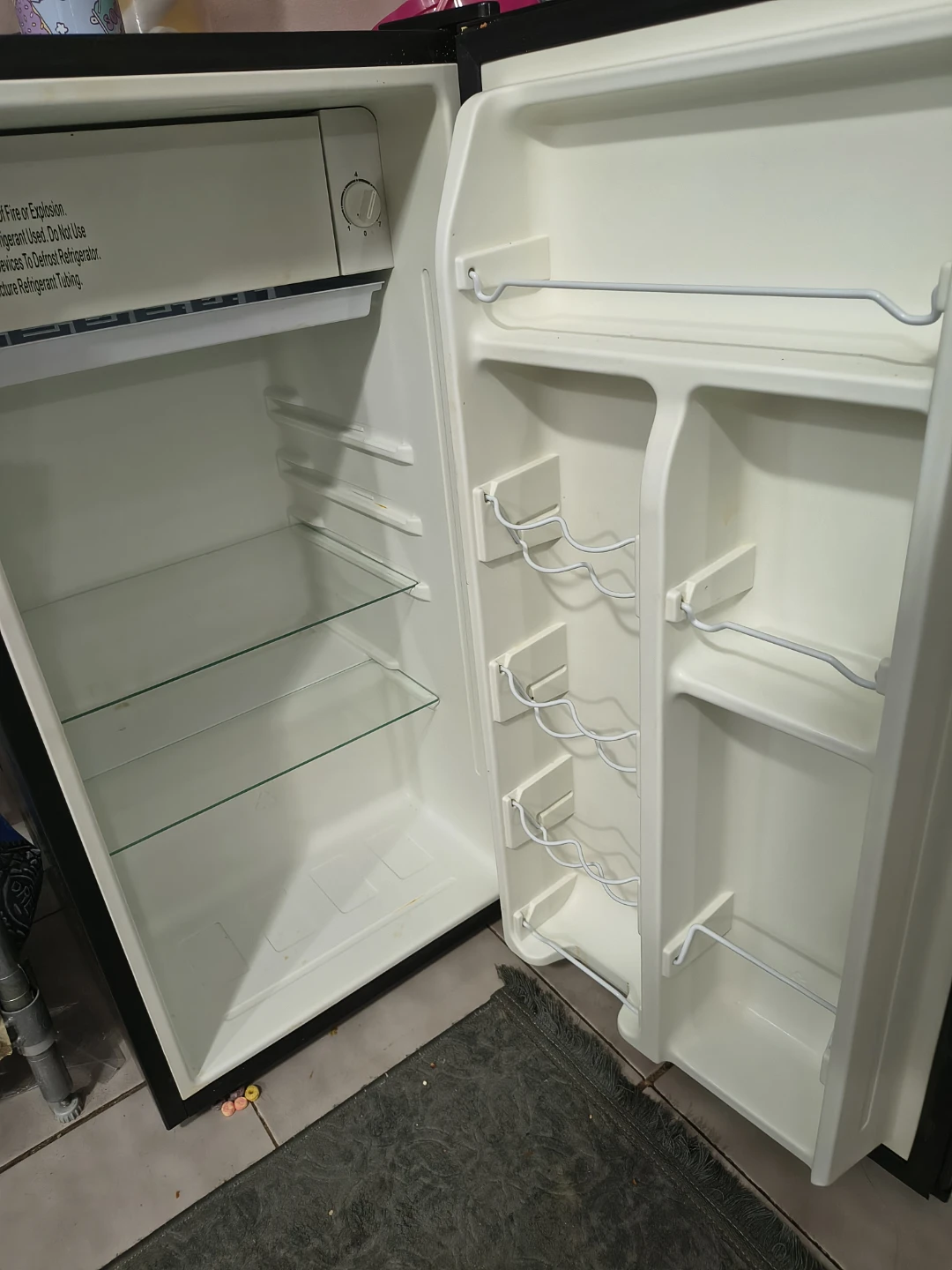 Galanz Mini Refrigerator - photo 2