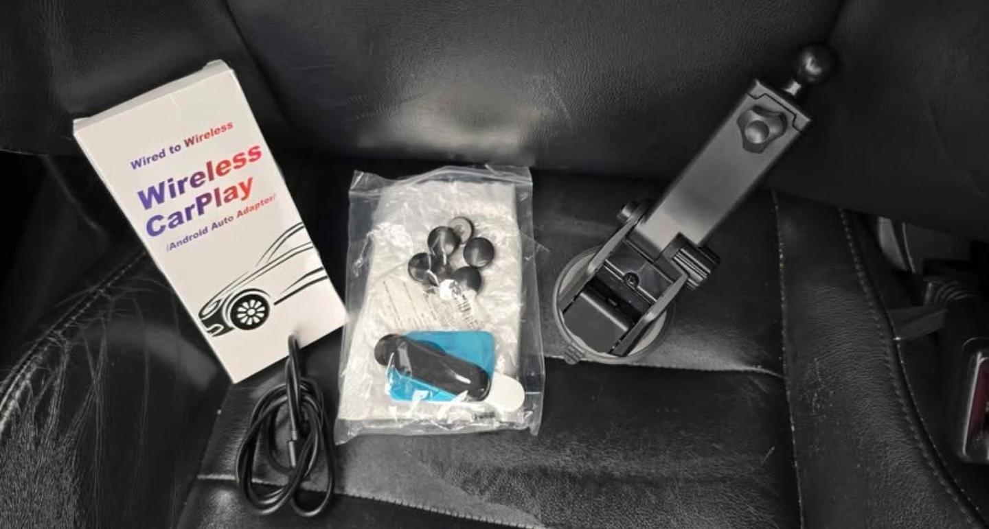 Wireless CarPlay / Android Auto Adapter