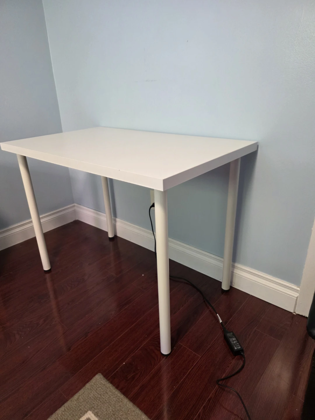 White desk - photo 2
