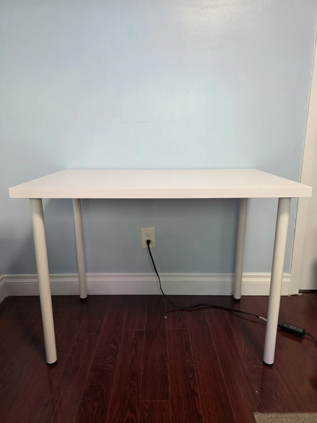 White desk - photo 3