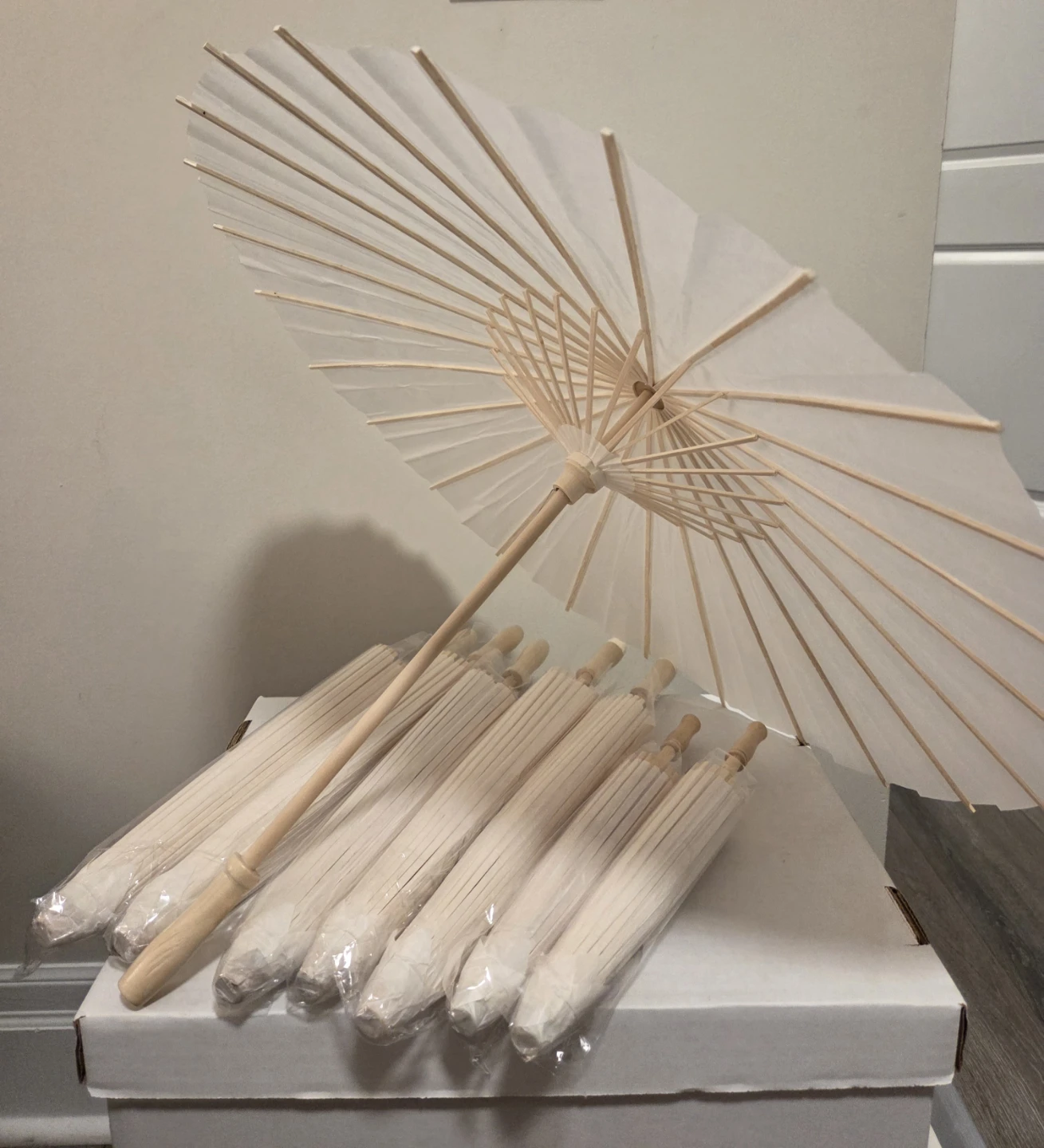 Set of 6 White Paper Umbrellas (+ 2 small ones)