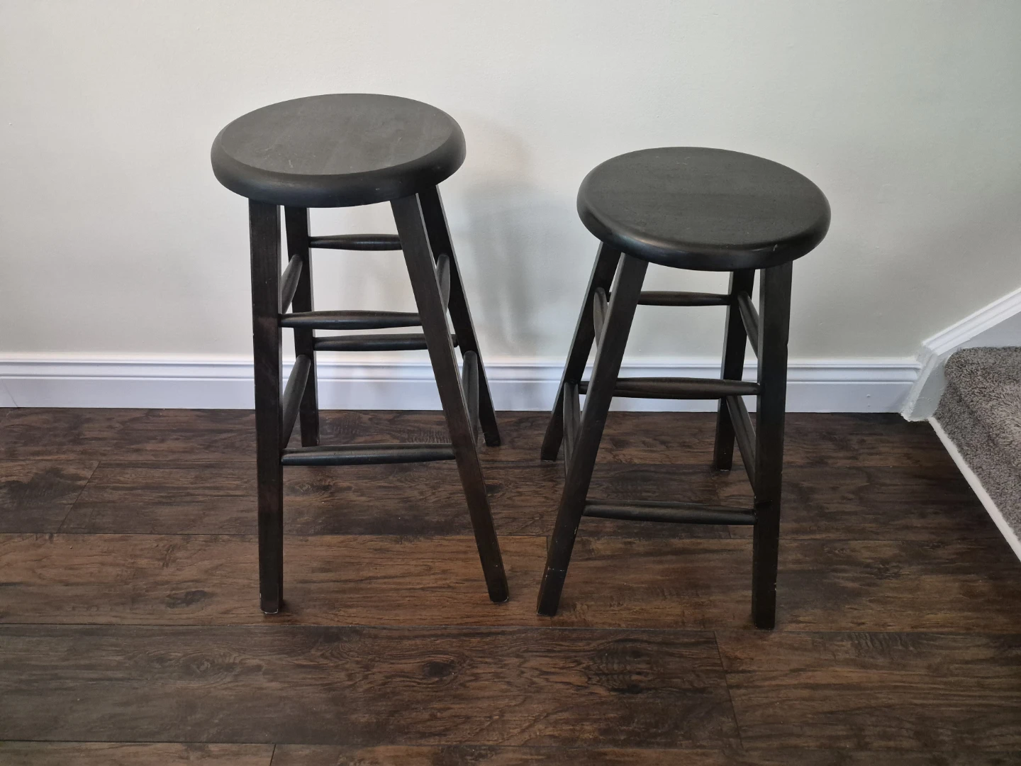 Set of 2 Dark Wood Bar Stools - photo 3