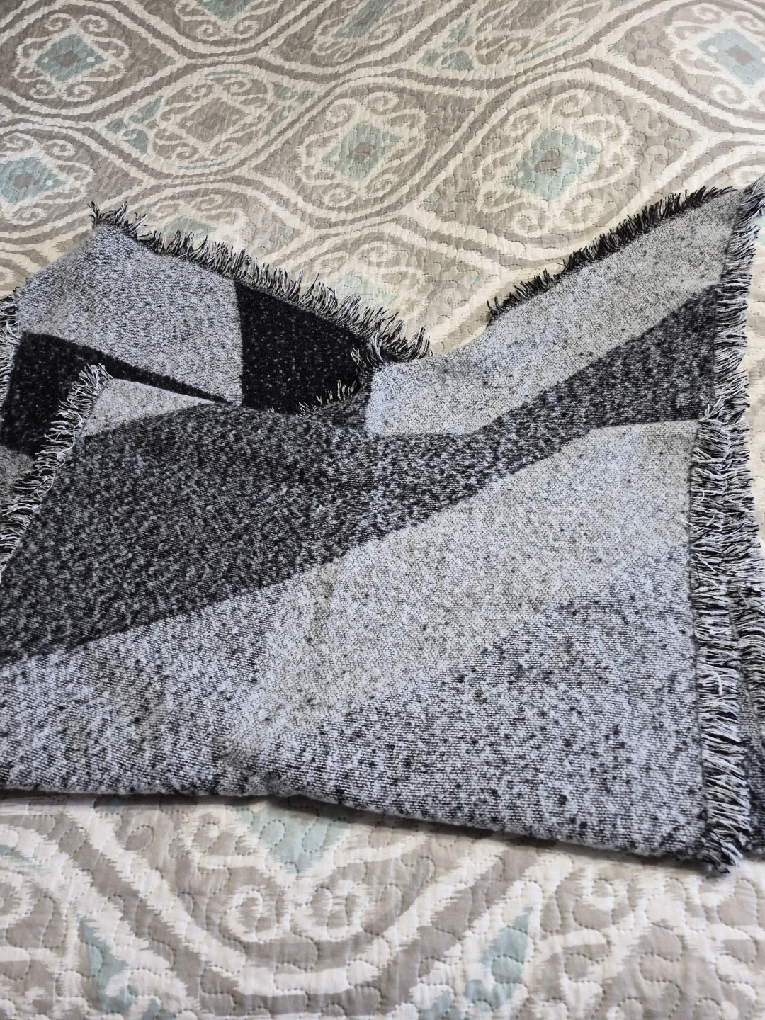 Beautiful 27" x 52" So Soft & Cozy Shawl Scarf Shoulder Thow