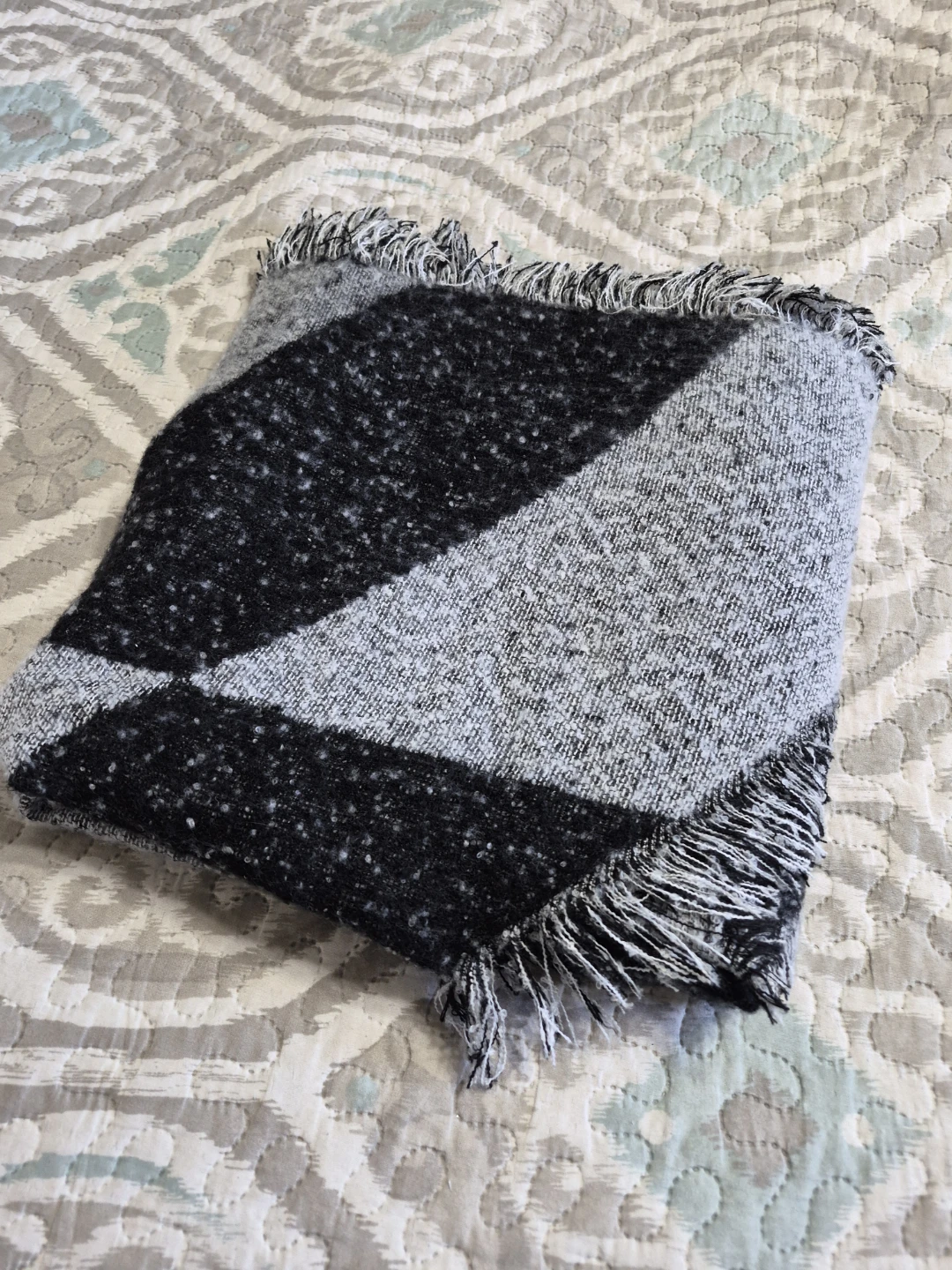 Beautiful 27" x 52" So Soft & Cozy Shawl Scarf Shoulder Thow - photo 2