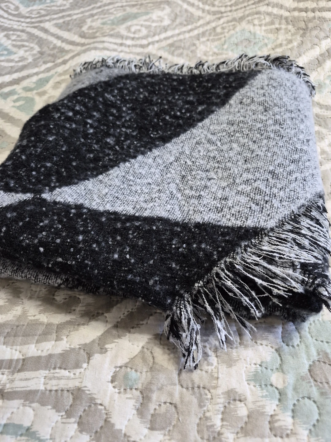 Beautiful 27" x 52" So Soft & Cozy Shawl Scarf Shoulder Thow - photo 3