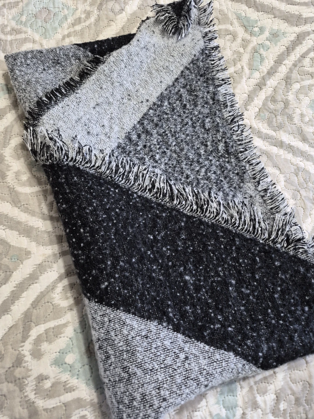 Beautiful 27" x 52" So Soft & Cozy Shawl Scarf Shoulder Thow - photo 4
