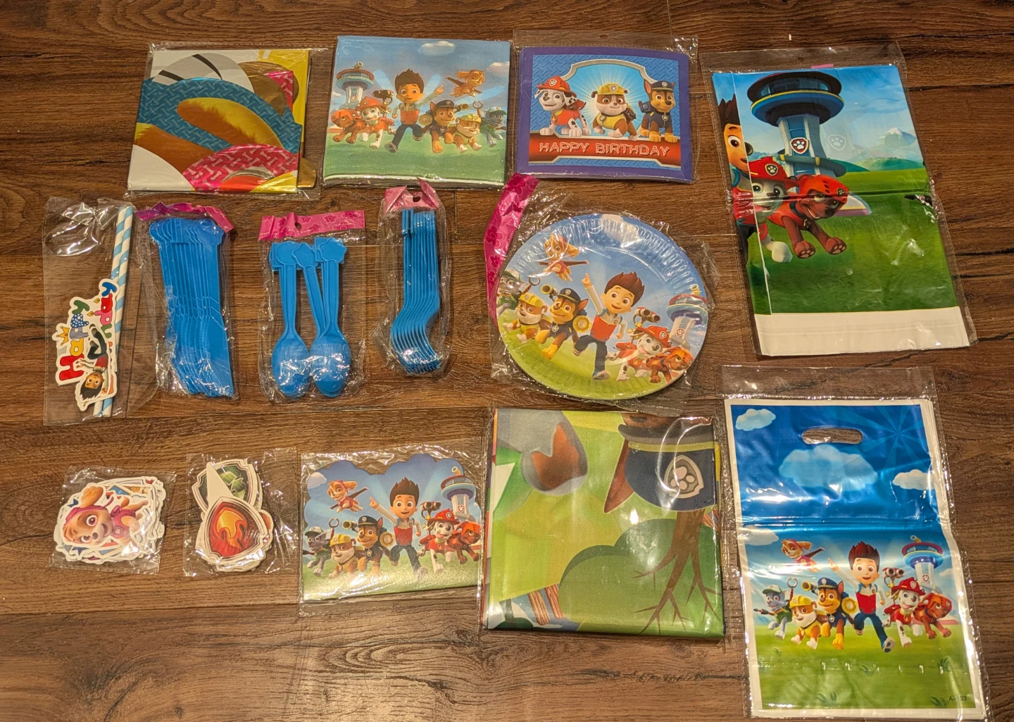 New PAW Patrol birthday decorations for 10 kids