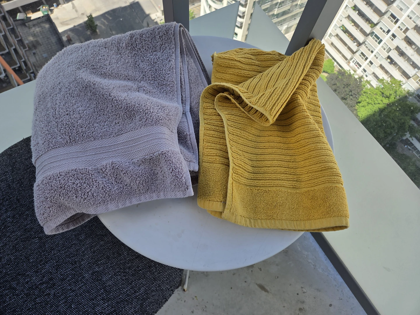 Two Bath Towels - Grey and Yellow - photo 4