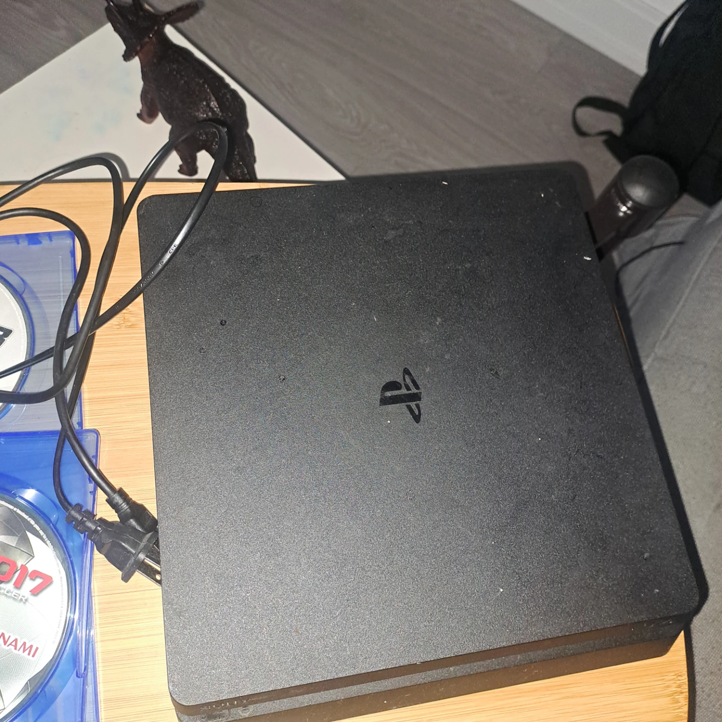 PS4 1TB  Console - No controller - photo 2