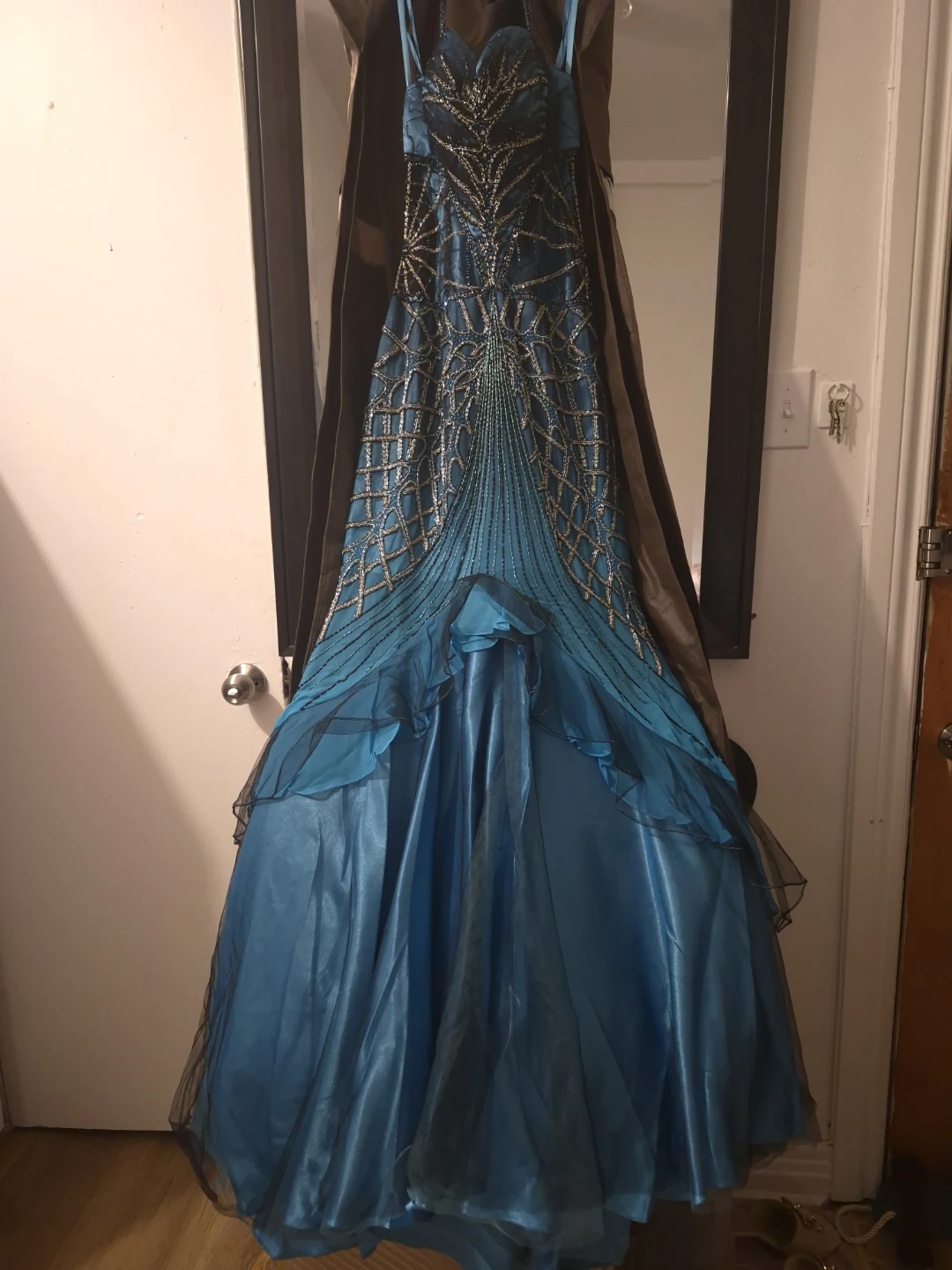 **Robe de soirée longue bleu turquoise – Style sirène**