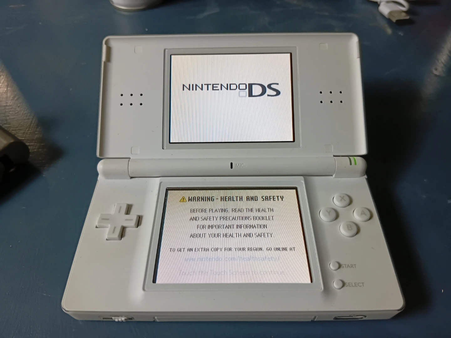 White Nintendo DS lite