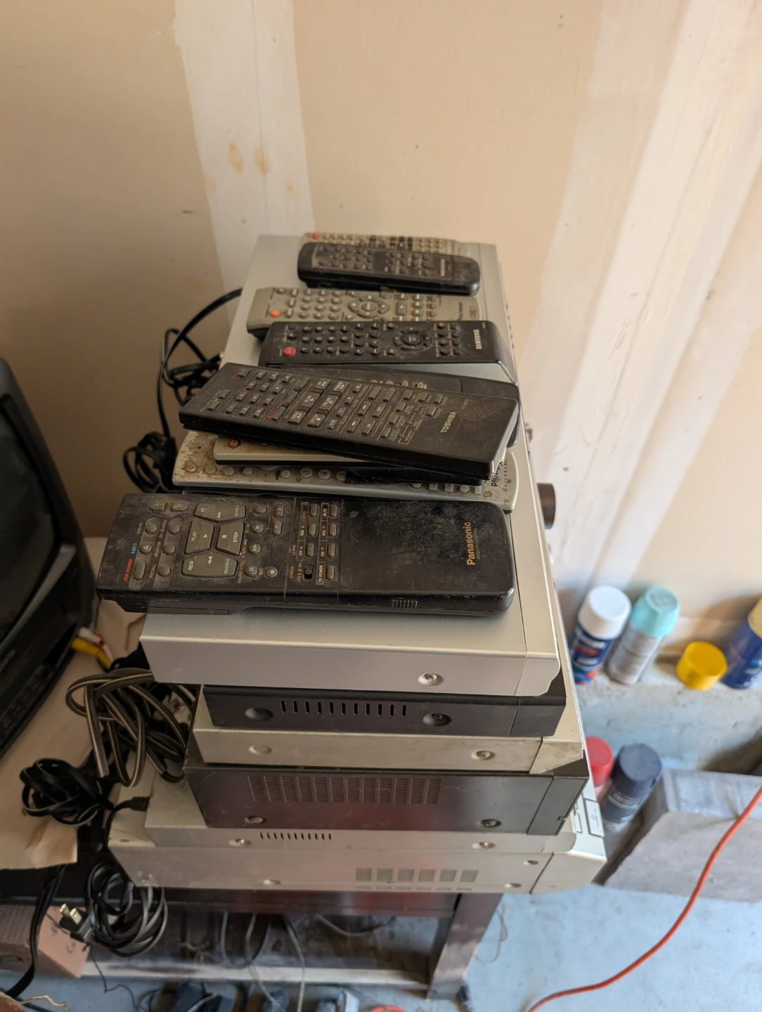 Bundle of Electronics with remotes - photo 3