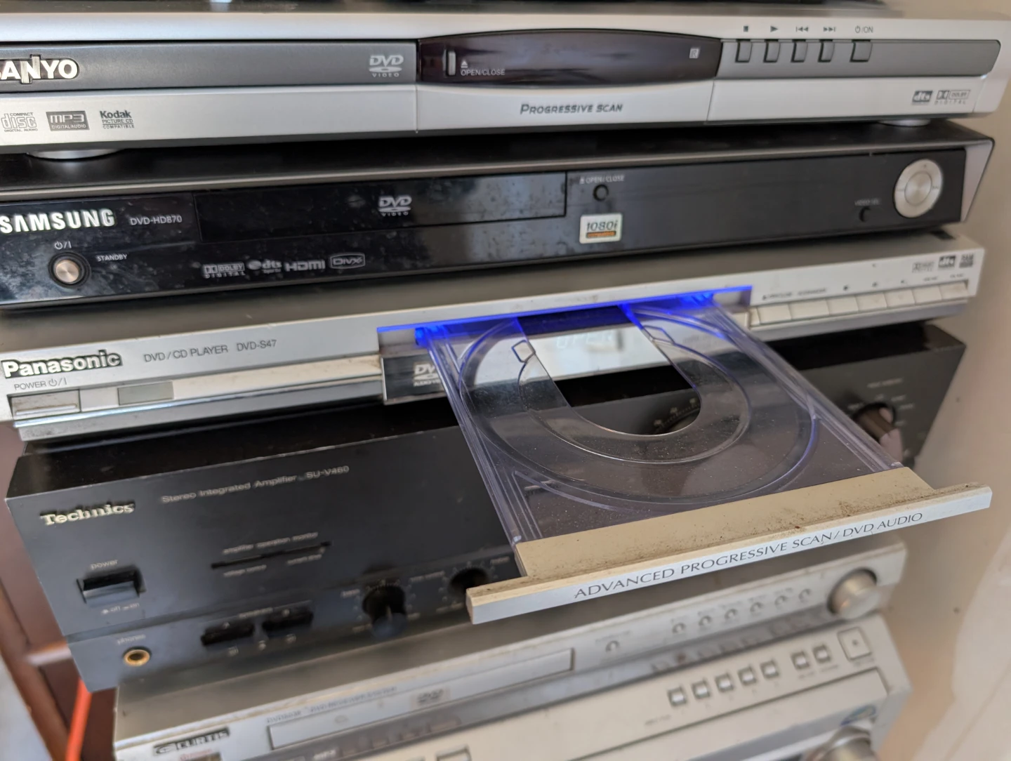 Bundle of Electronics with remotes - photo 4