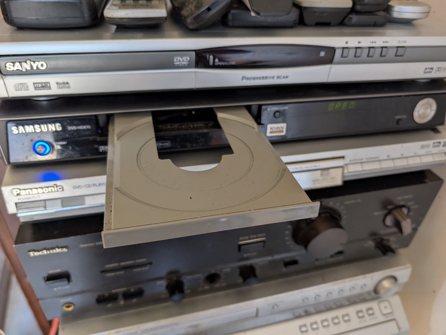 Bundle of Electronics with remotes - photo 5