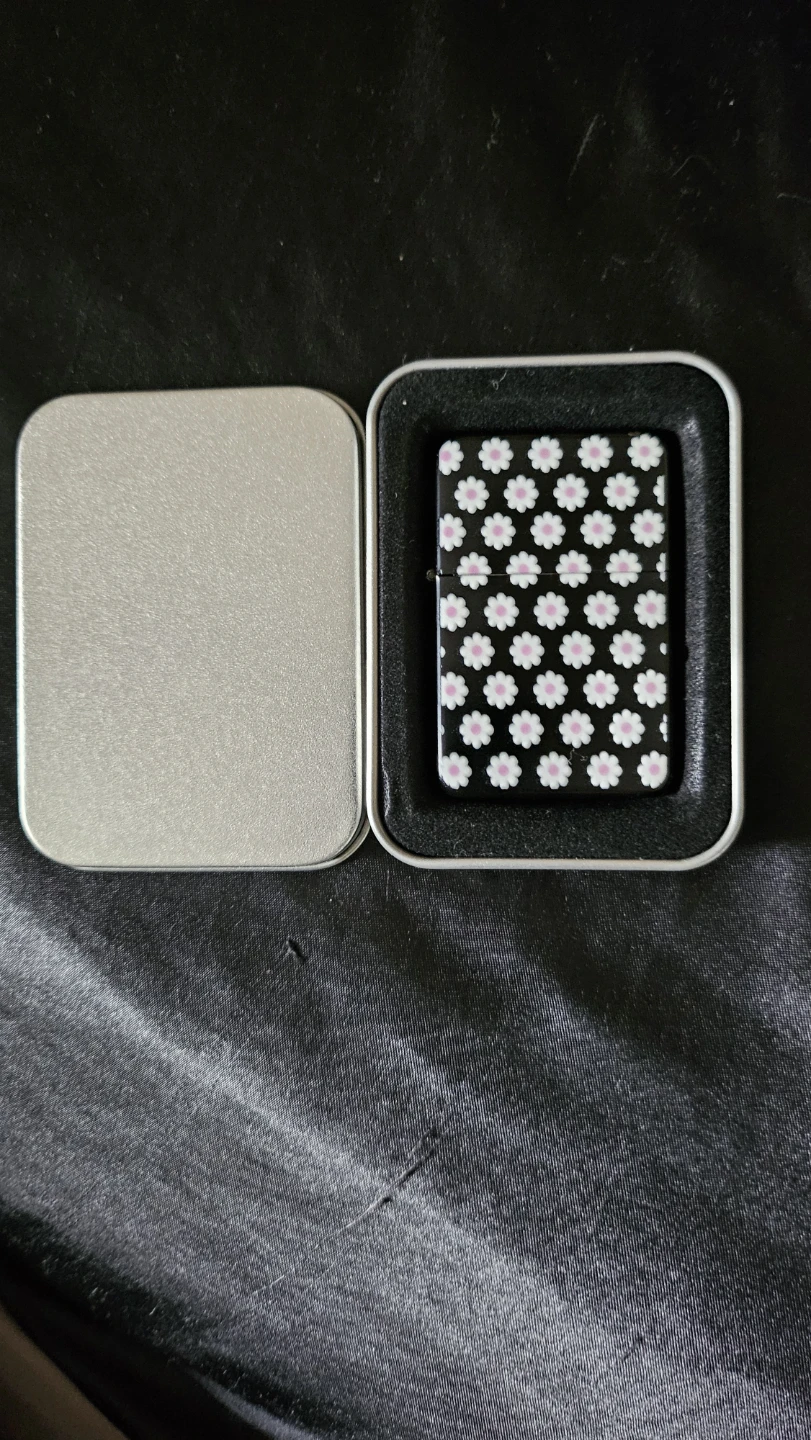 Black Daisy Pattern Butane Lighter - photo 3